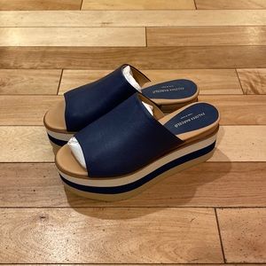 High Standards Flatform Sandals by Paloma Barcelo, navy, size 39